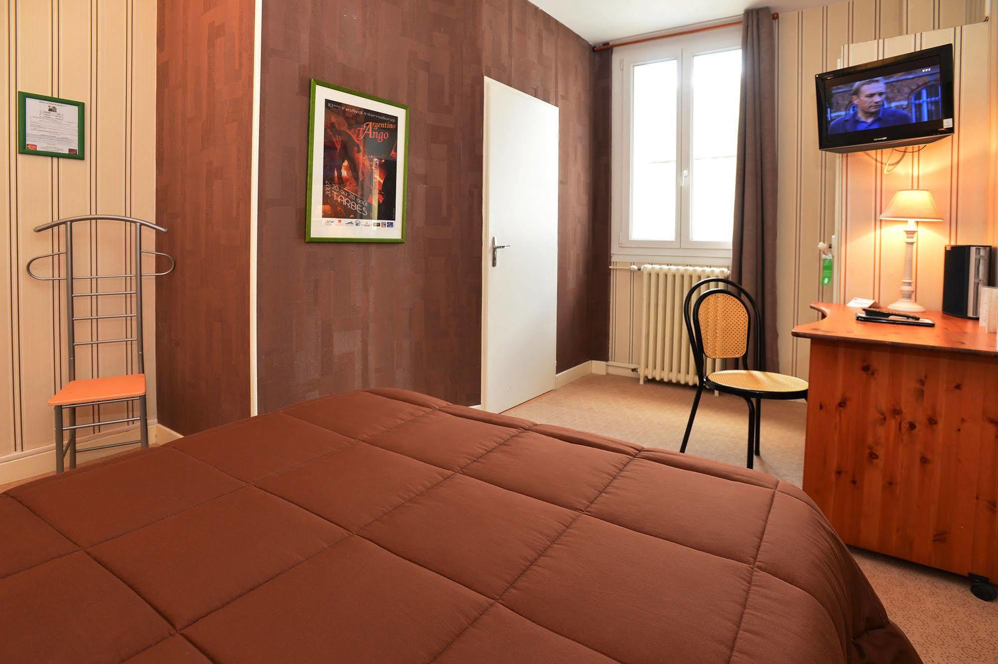 Hôtel La Croix Blanche Tarbes Exterior foto